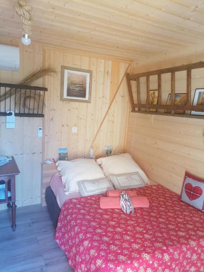 La Fee Viviane Et Michel L'Enchanteur Robion en Luberon Exteriör bild