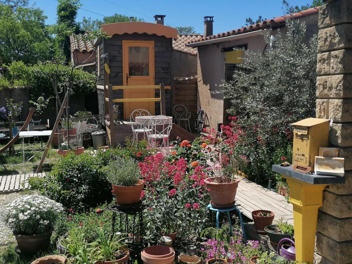 La Fee Viviane Et Michel L'Enchanteur Robion en Luberon Exteriör bild