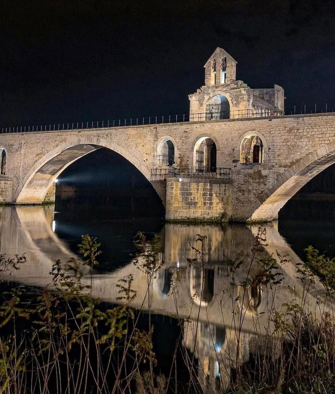 La Fee Viviane Et Michel L'Enchanteur Robion en Luberon Exteriör bild