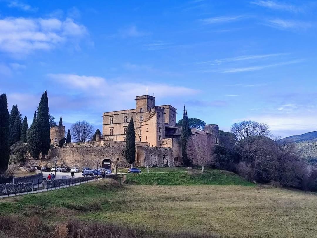 La Fee Viviane Et Michel L'Enchanteur Robion en Luberon Exteriör bild